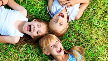 Kāpēc bērna dalība bērnu nometnēs ir atslēga pilnvērtīgai attīstībai?